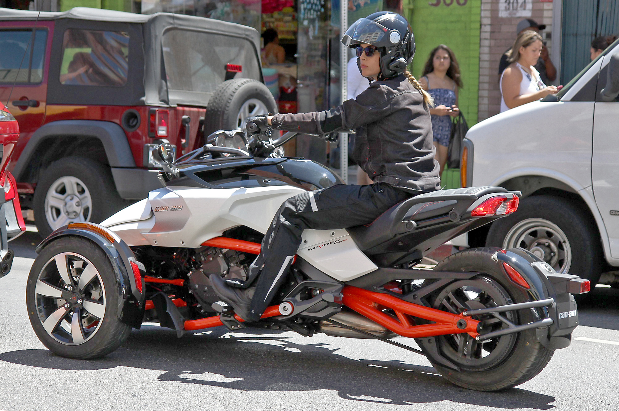 all-new-can-am-spyder-f3-efi-spotted-with-no-camouflage-photo-gallery_13.jpg